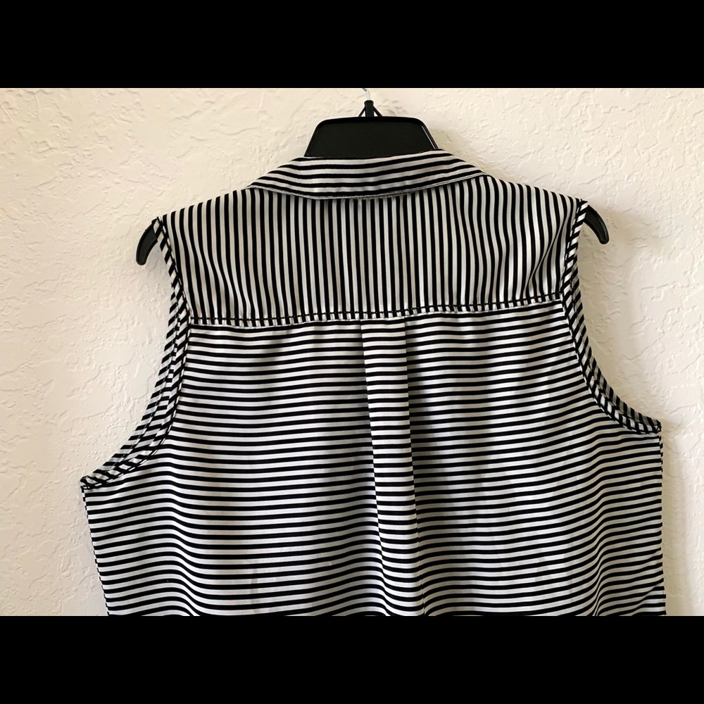 Stripes Sleeveless Blouse - Picture 5 of 6